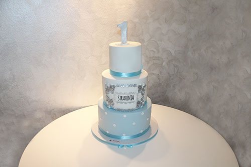 elegantna torta za prvi rodjendan